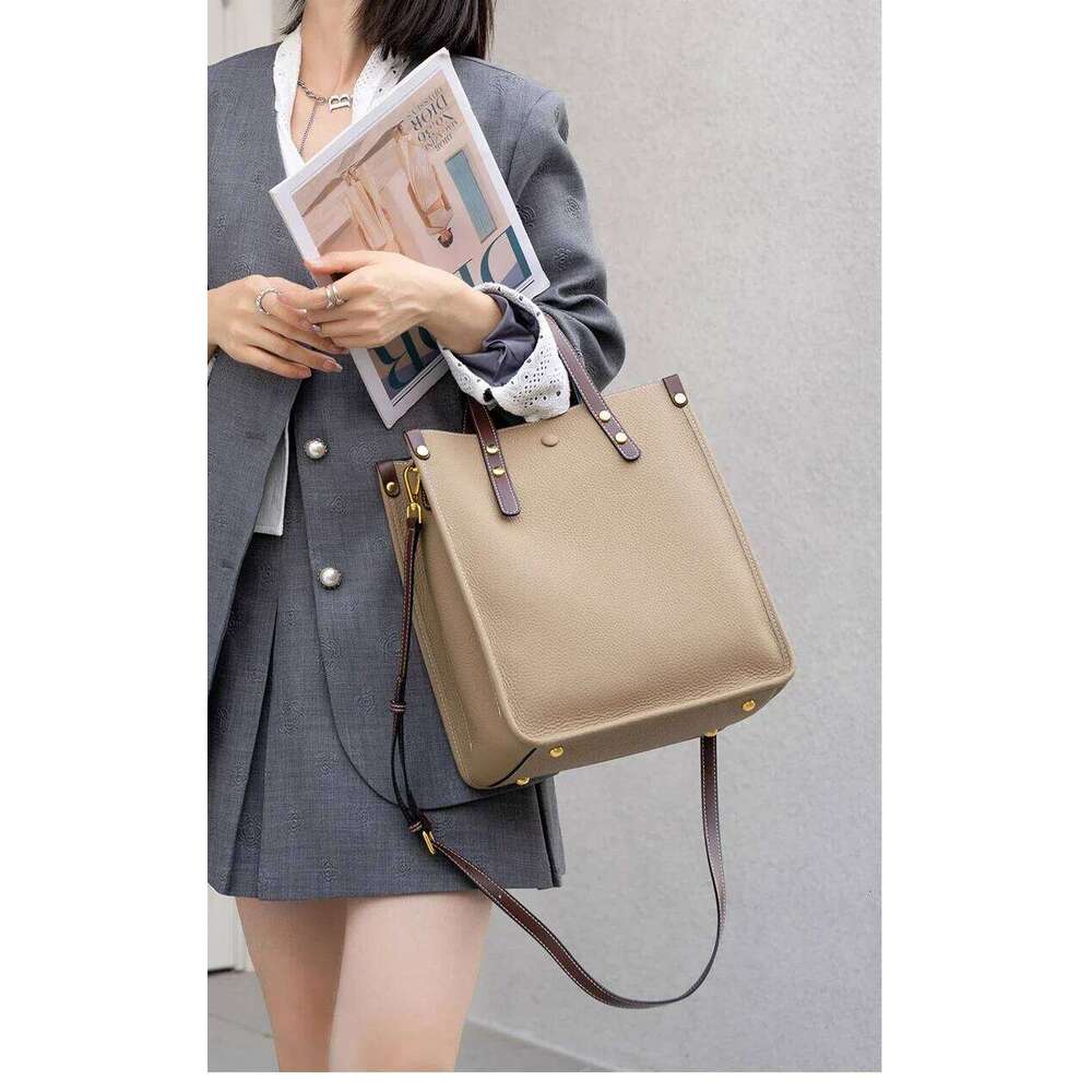 Designer Bags 2025 Women's Cow Genuine Leather Shoulder Bag Female Designer Cowhide Handbags Ladies Commuting Large Capacity Crossbody Bags Luxur