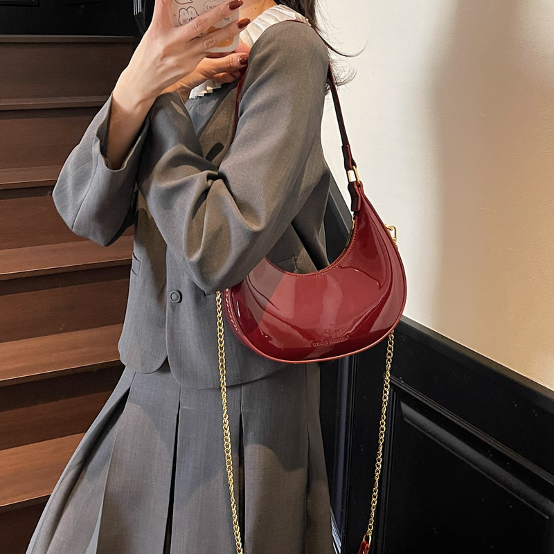 designer Cross-border Niche Textured Patent Leather Handbag for Women 2025 New Simple Crescent Bag Fashion Chain Shoulder Crossbody Bag