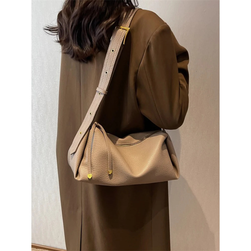 Crossbody Bag Light Solid Color High-Grade Large Capacity Packs Female Soft Zipper Chic Messenger Bags 250605
