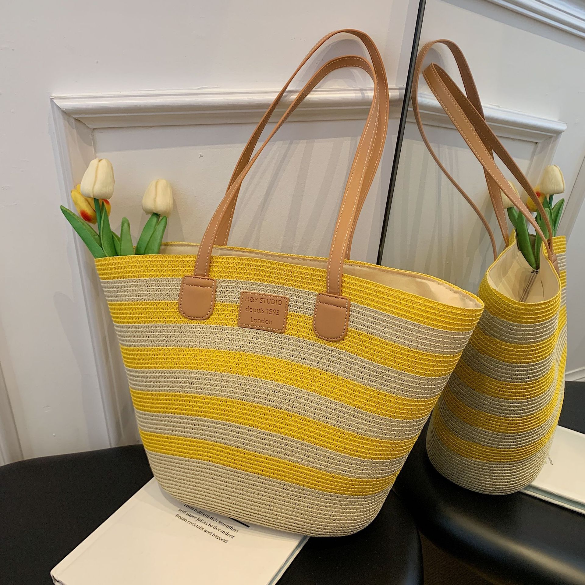 designer Straw Woven Bag for Women Large Capacity 2025 New Vacation Beach Bag Woven Bucket Bag Tote Bag Commuter Tote Bag Trendy