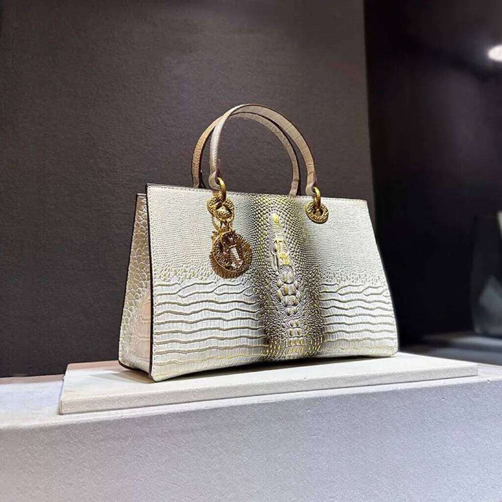 2024 New Crocodile Pattern Handbag Women's Fashionable Leather Crossbody High-end Feel Shoulder Bag