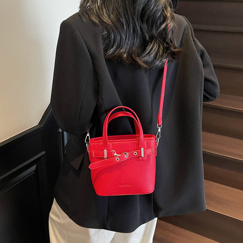 designer Minimalist Stylish Handheld Bucket Bag for Women 2025 Summer New Korean Version Single Shoulder Crossbody Bag Commuter Small Tote Bag