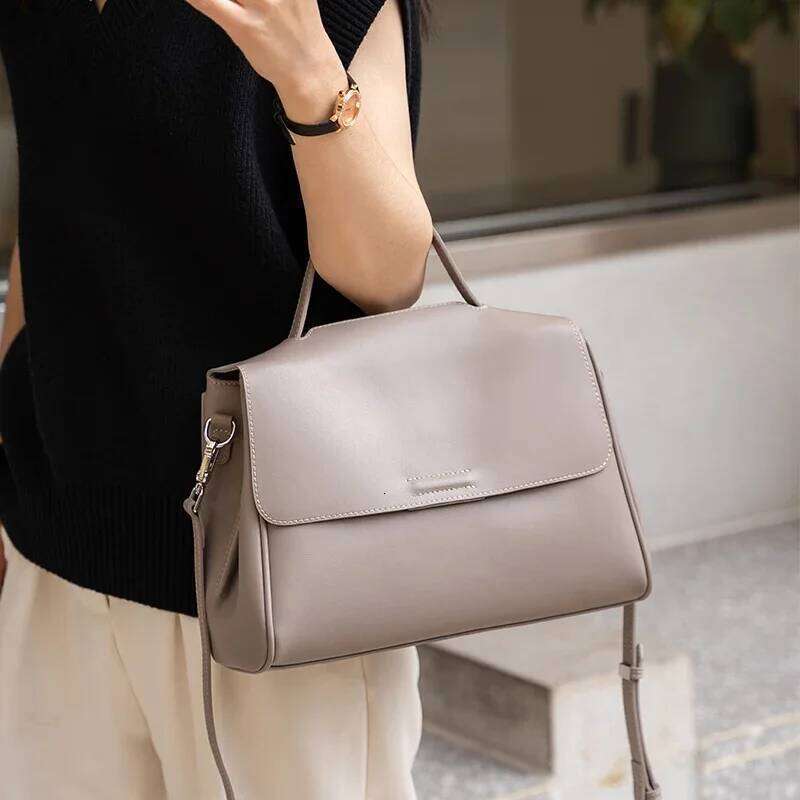Designer Bags 2025 Women Cow Genuine Leather Shoulder Bag Female Fashion Designer Cowhide Handbags Lady Commuting Large Capacity Bucket Bags Luxury Ba