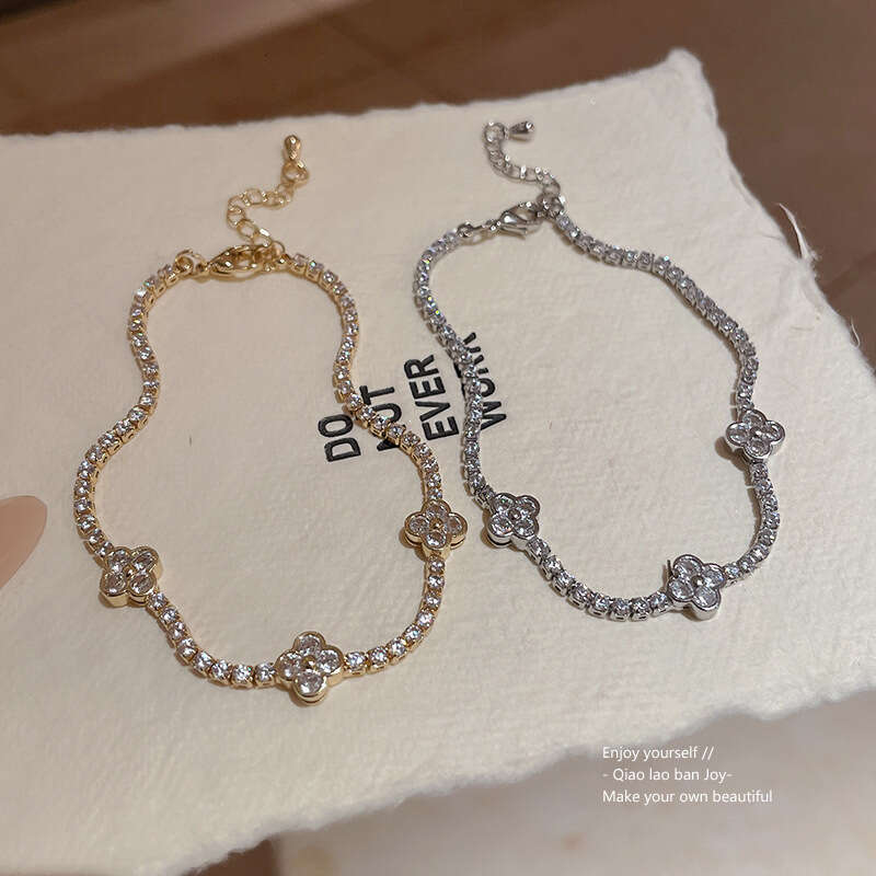 Luxury jewelry designer bracelet clover Light Style Zircon Flower Bracelet Fashion High-end Sweet Hand Ring Internet Celebrity Commuting Jewelry for W