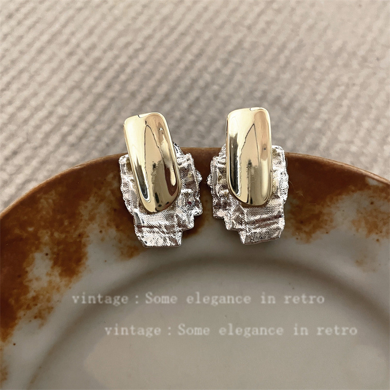 New Western Inspired Exaggerated Irregular Designer Stud Earrings for Women Exude Luxury Sophistication