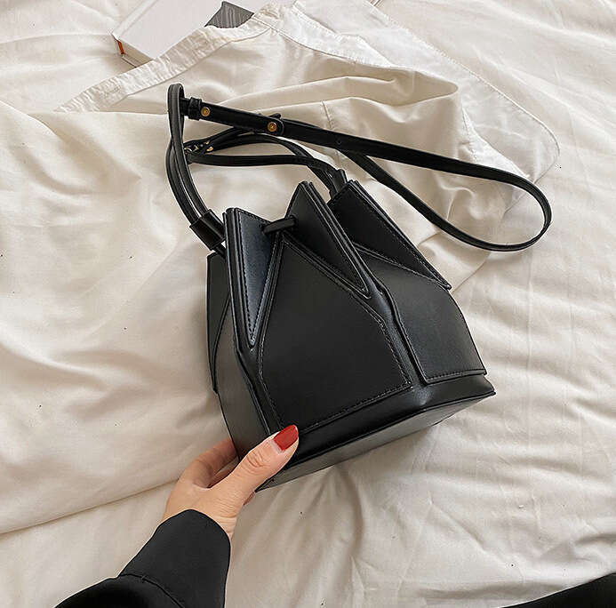 Trendy Niche Foldable Bags for Women 2022 Summer New Versatile Crossbody High-end Handheld Bucket Bag