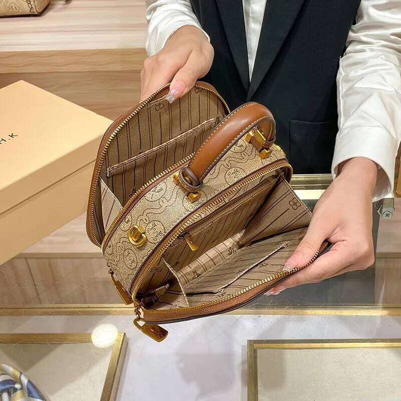 Brand Handbag Women's Winter 2025 Model Simple Hand-Held Crossbody Single Shoulder Cake Small Round Bag