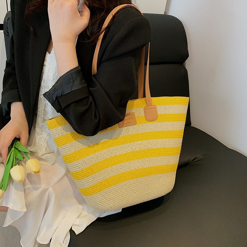 designer Straw Woven Bag for Women Large Capacity 2025 New Vacation Beach Bag Woven Bucket Bag Tote Bag Commuter Tote Bag Trendy