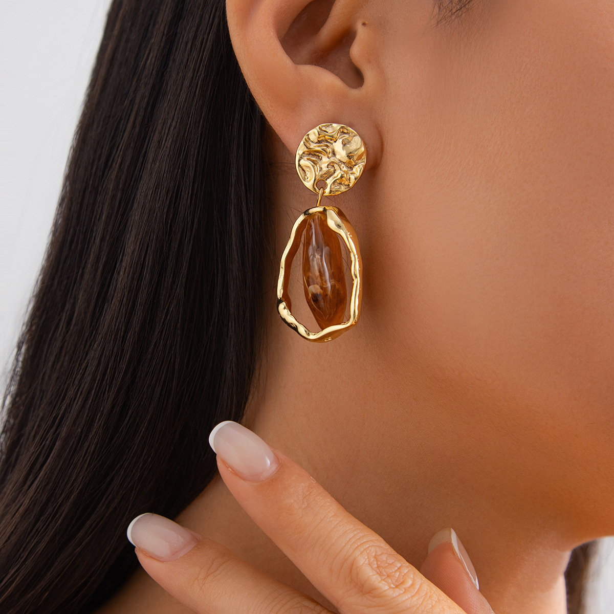 New Arrival French Inspired Elegant and Versatile Western Jewelry Metal inspired Luxury Pearl Square Ruffled Earrings