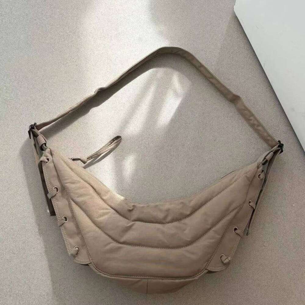 LE Nylon Wandering Men And Women Dumplings Shoulder Messenger Croissant Chest Bag Couple