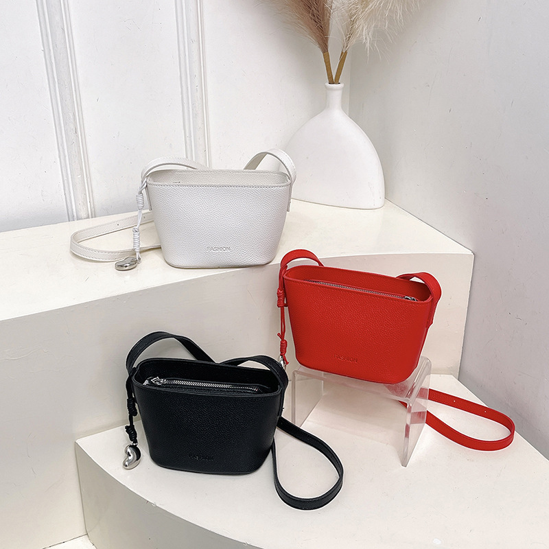 designer Unique New Trendy Spring Niche Design Bucket Bag 2025 Fashion Simple Women's Textured Shoulder Crossbody Bag