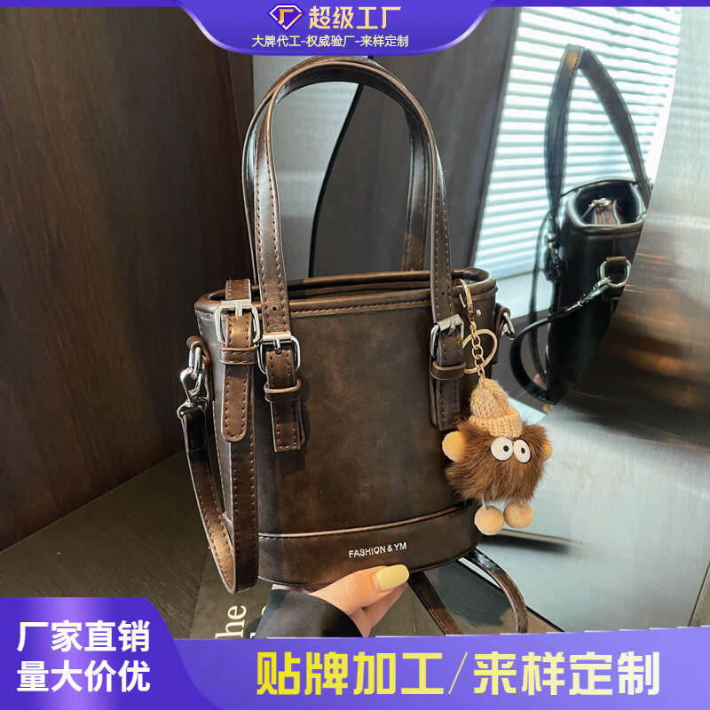 Niche Design Bucket for Women 2025 New Trend Simple Handbag Fashion Versatile Shoulder Crossbody Bag