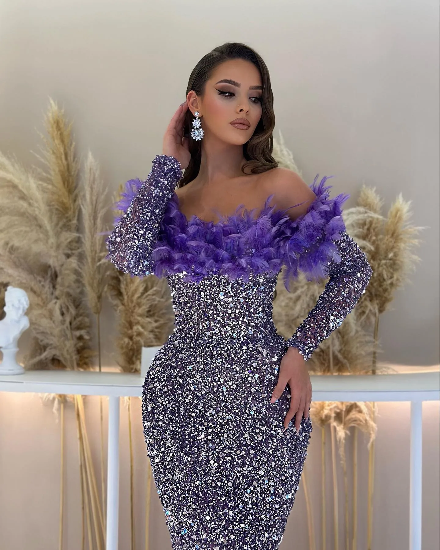 Fashion Mermaid Evening Gown Elegant Feathers Off Shoulder Sequins Prom Dress Long Sleeves Floor Length Party Gown Customized