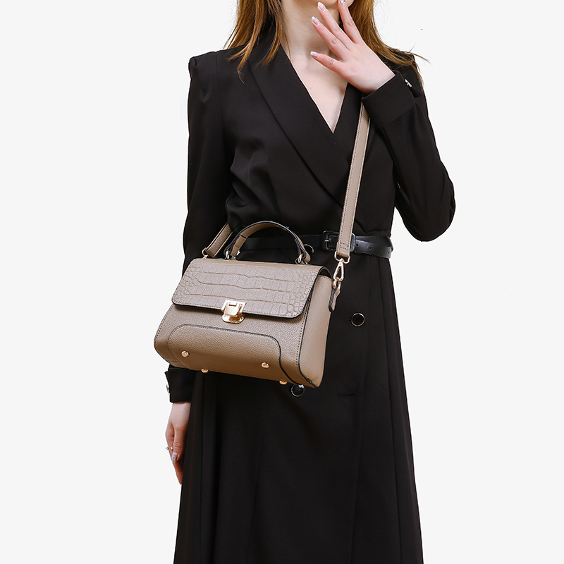 Free Shipping 2025 Summer New Fashion Handbag Niche High-end Large Capacity Crocodile Luxury Designer Bags Pattern Shoulder Crossbody Small Square Bag