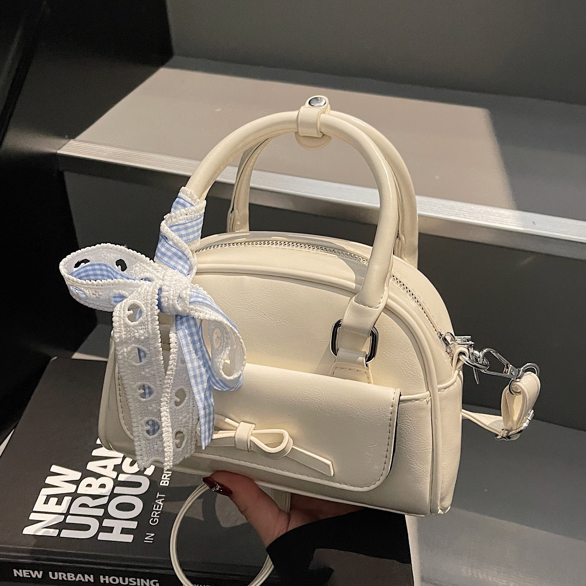 designer Underarm Bowling Bag for Women 2025 New Korean Style Simple Casual Large Capacity Pillow Bag Versatile Shoulder Bag