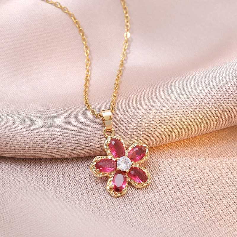 Stainless Steel Shiny Zircon Red Strawberry Pendant Necklace For Women Girls Romantic Flower Planet Tulip Choker Luxury Jewelry Y250605
