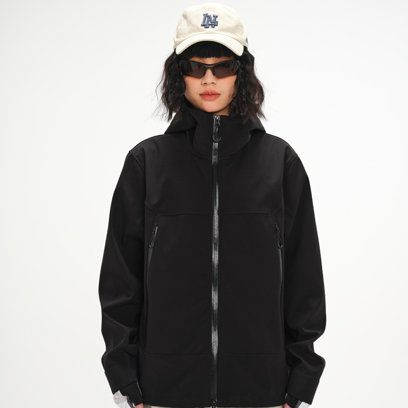 Ddmyoutdoor Year New Outdoor Couple Stormtrooper Jacket Windproof Waterproof Mountain Soft Shell Sports Fashion Leisure Coat Jackets