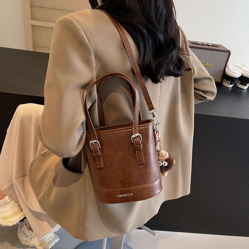 Niche Design Bucket for Women 2025 New Trend Simple Handbag Fashion Versatile Shoulder Crossbody Bag