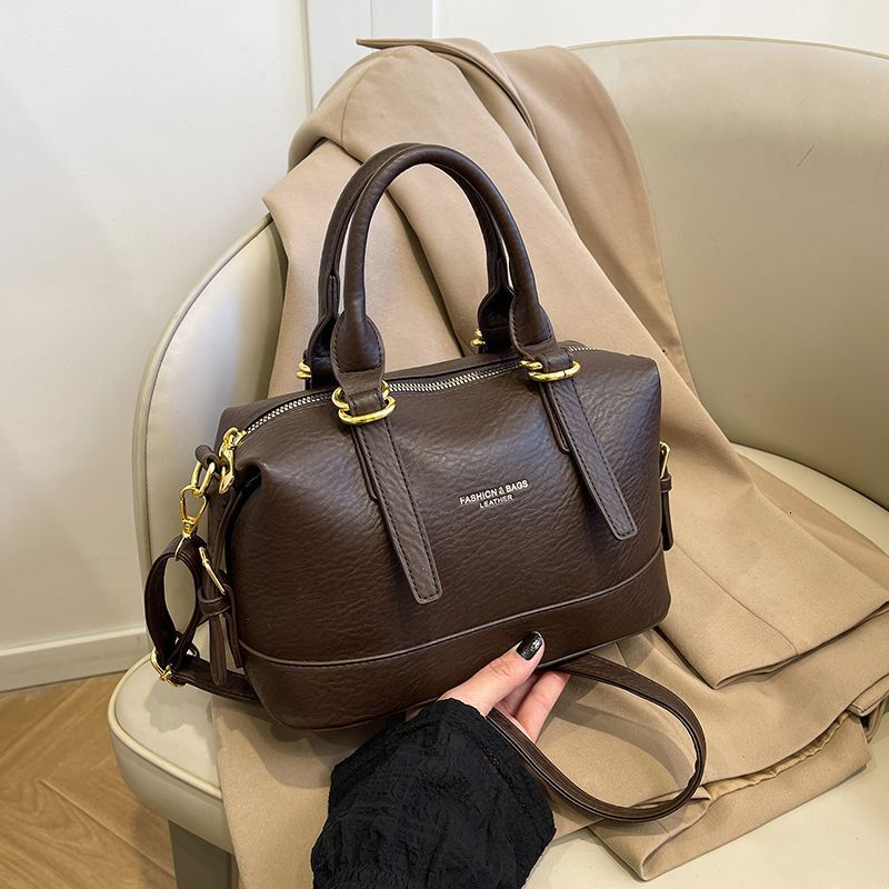 2025 Summer New Women's Bag New Handbag Women's Simple Retro Large Capacity Commuter Bag Fashion Leisure Designer Solid Color Shoulder Bag R