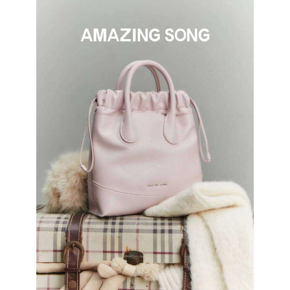 Amazing Song Hobo Sliver-Tone Metal Chain Glossy Grab Wrinkled Cowhide Drawstring Bucket Bag