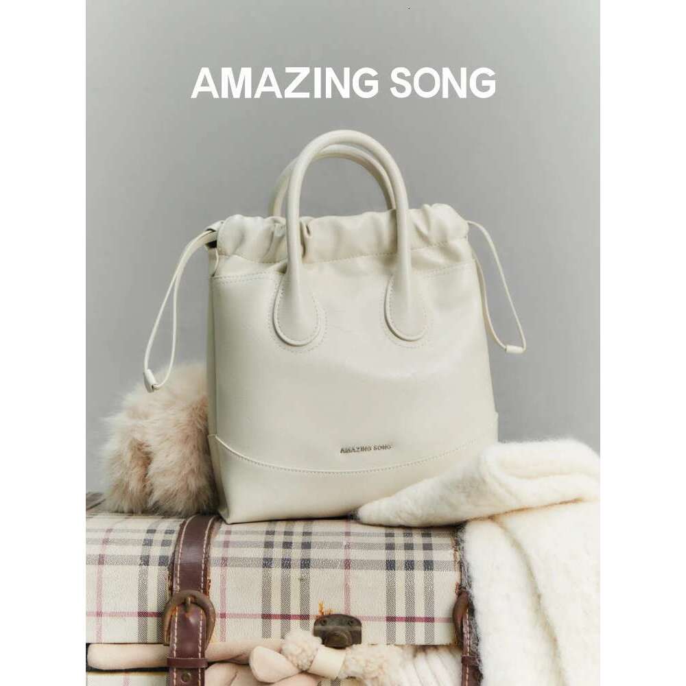 Amazing Song Hobo Sliver-Tone Metal Chain Glossy Grab Wrinkled Cowhide Drawstring Bucket Bag