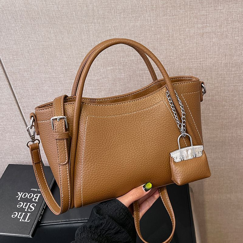 2025 new spring and summer women's bag simple casual women's hand-held bucket bag Korean style trendy fashionable shoulder bag niche texture