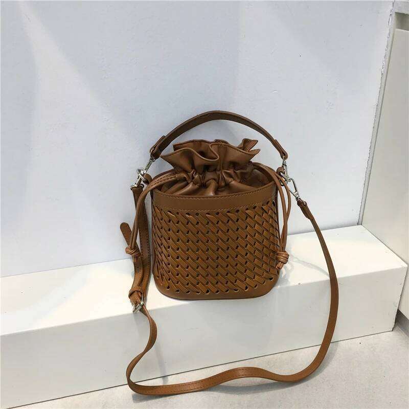 Women's New 2025 Messenger Handbag Shoulder Hollow Woven Bag Summer Bucket Casual Inner Fabric Shopping Bag