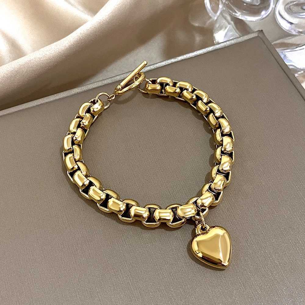 Punk Waterproof Stainless Steel Heart Pendant Bracelet for Women Retro Golden Chunky Thick Chain Bracelet Charm Hand Jewelry W250606