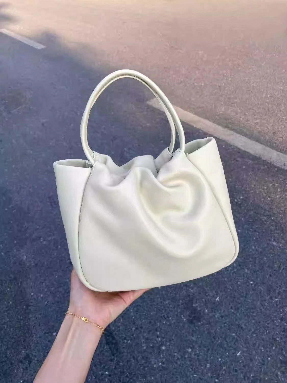 Top High Quality New Style New Soft Leather Cloud Pleated Small Handbag Women's Tote Basket Niche High-end Commuter Crossbody Bag New Free Delive