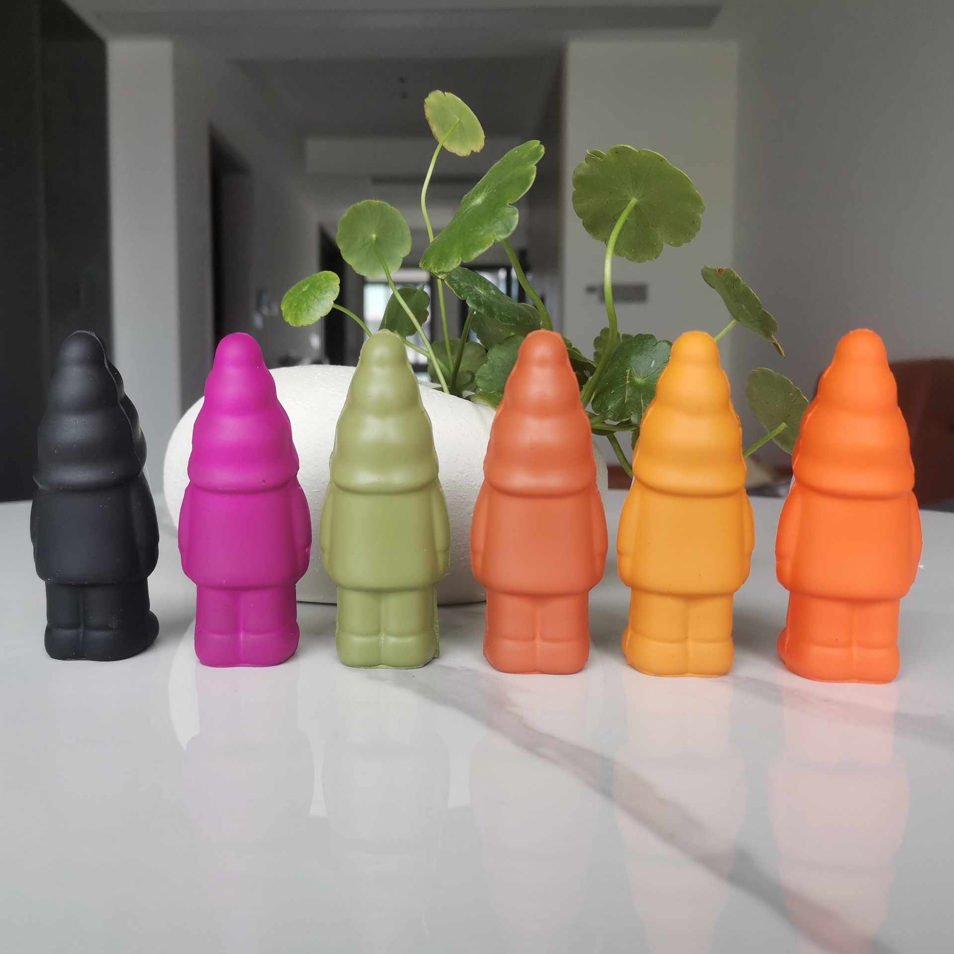 Explosive hot slow rebound dwarfs can be pinched pressure relief novelty toys decorative ornaments