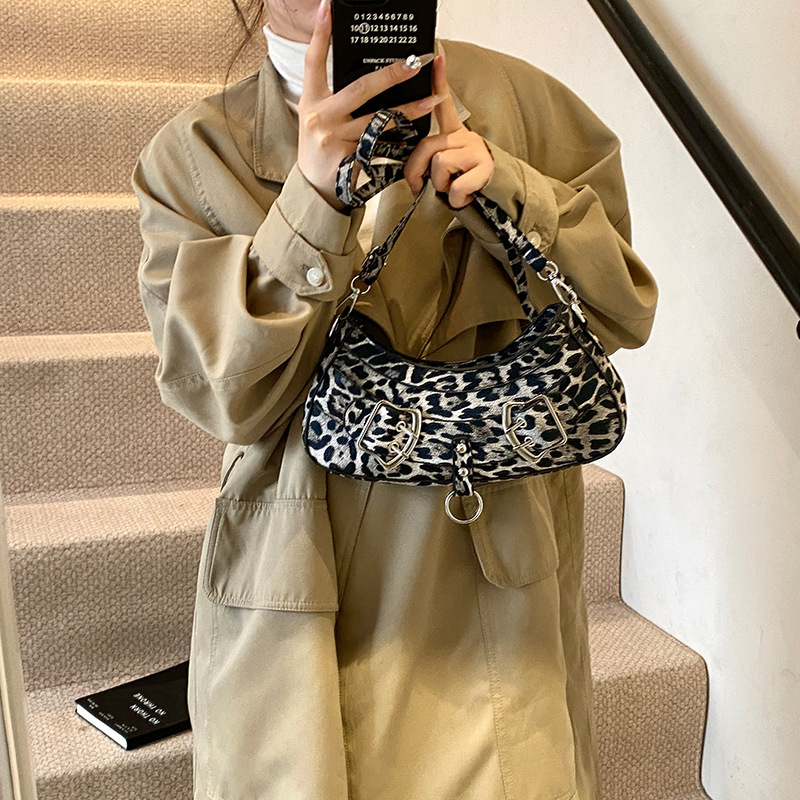 designer Trendy Women's Bags 2025 Winter New Crossbody Bag Fashion Sense Niche Leopard Print Shoulder Underarm Bag