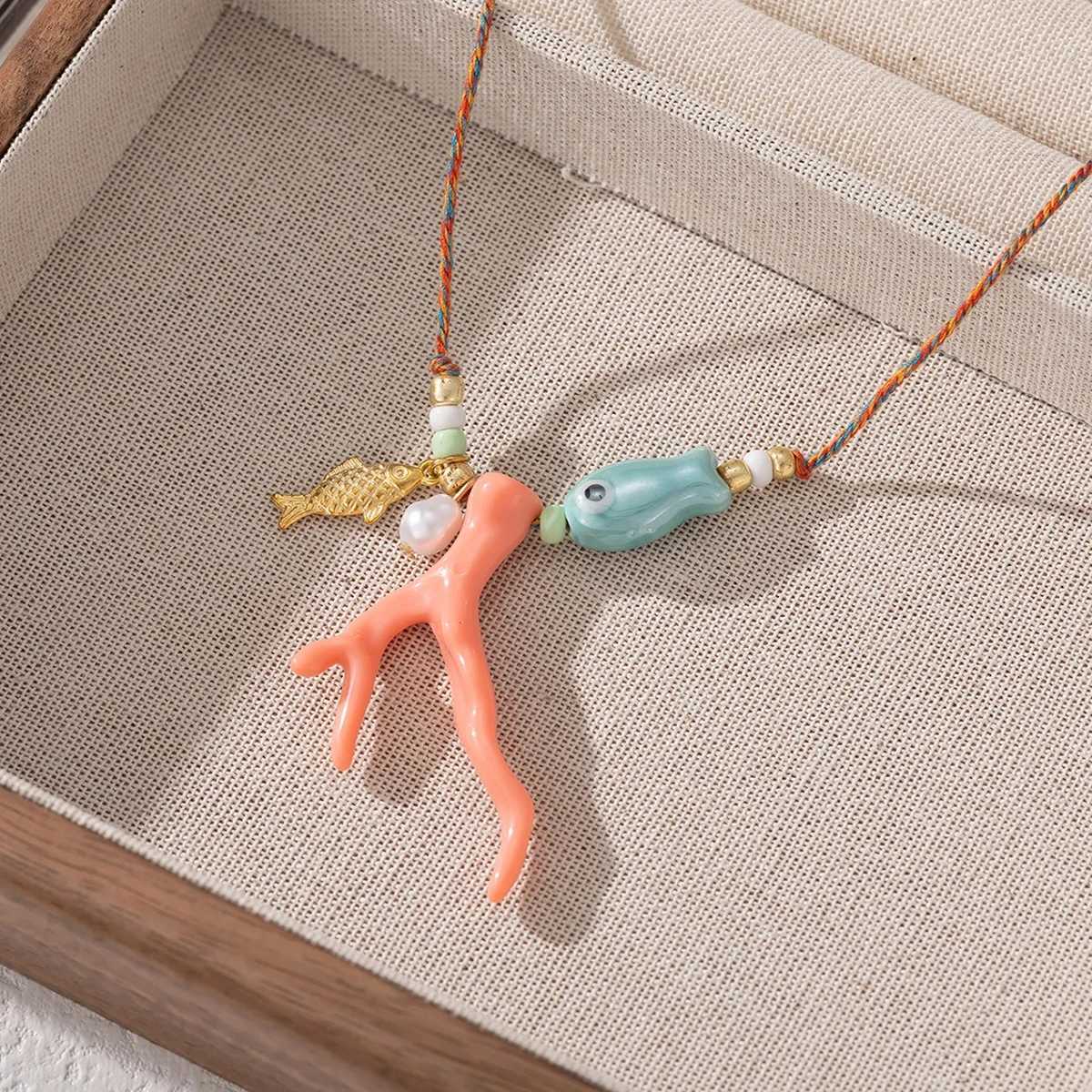Funky Charm Ocean Resin Imitation Coral Glass Bead Fish Pendant Rope Necklace Womens Summer Vacation Beach Party Jewelry Y250605
