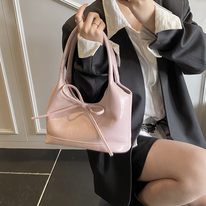 designer Cross-Border Trendy Fashion Oil Wax Leather High-Quality Texture Underarm Tote Bag Versatile Stylish Bowknot Shoulder Bag for Women