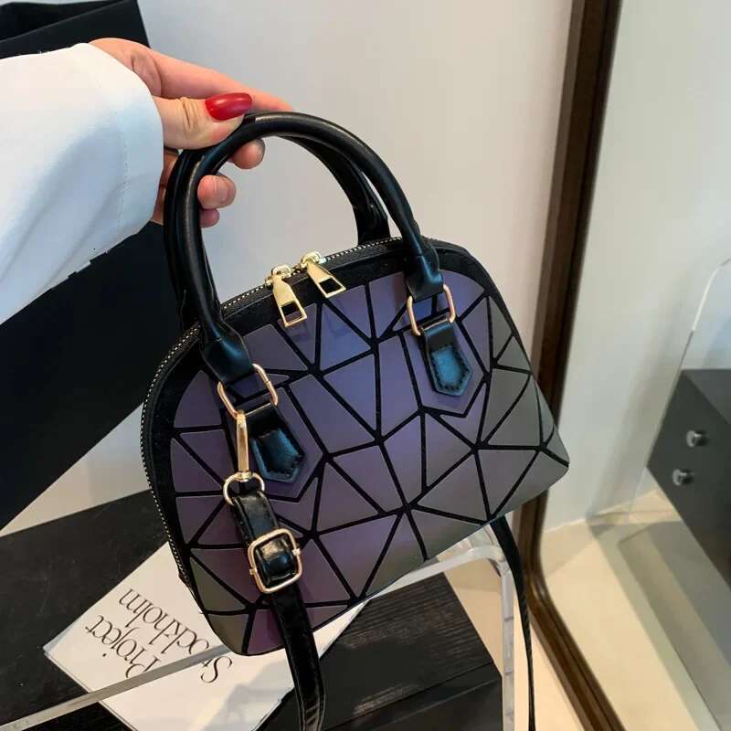 2023 New Geometric Pattern Simple Crossbody Designer Women's Fashion One Shoulder Shell Bag