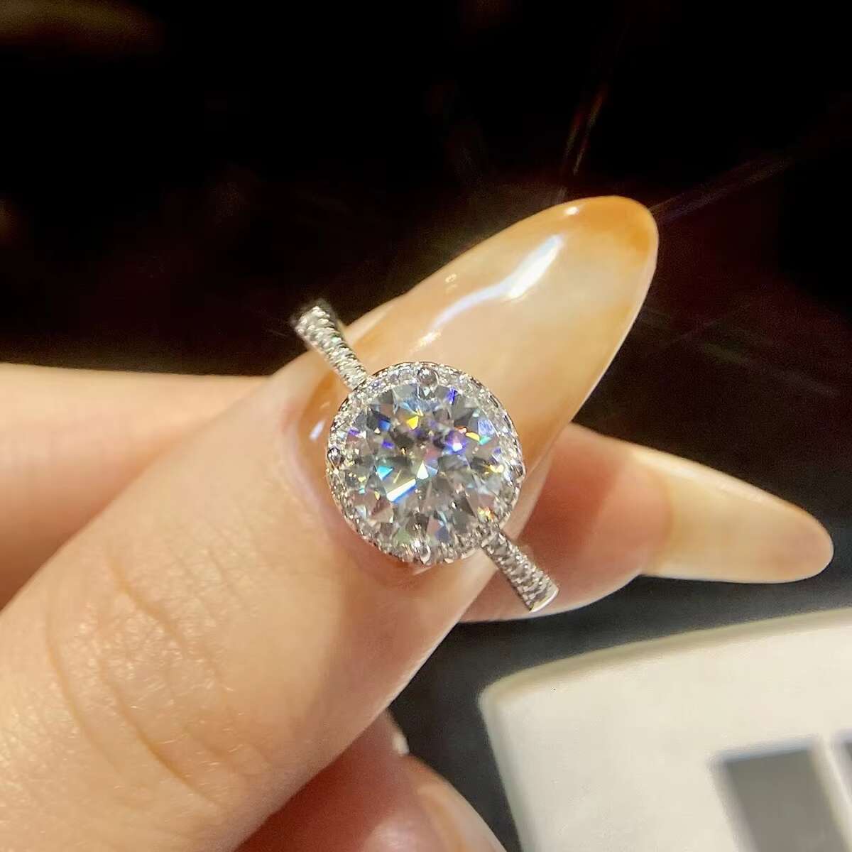 Hotsale Brilliant Round Cut Single halo Diamond Moissanite Ring 925 Sterling Silver 1ct 2ct 6.5MM Women Engagement Fine Jewelry