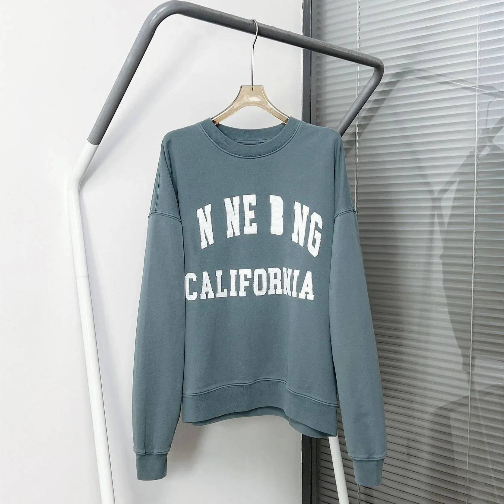 Classic Letter Print Water Wash Color Loose-Fit Round Pullover HOUSE 24 Spring Green Crew Neck Sweatshirt