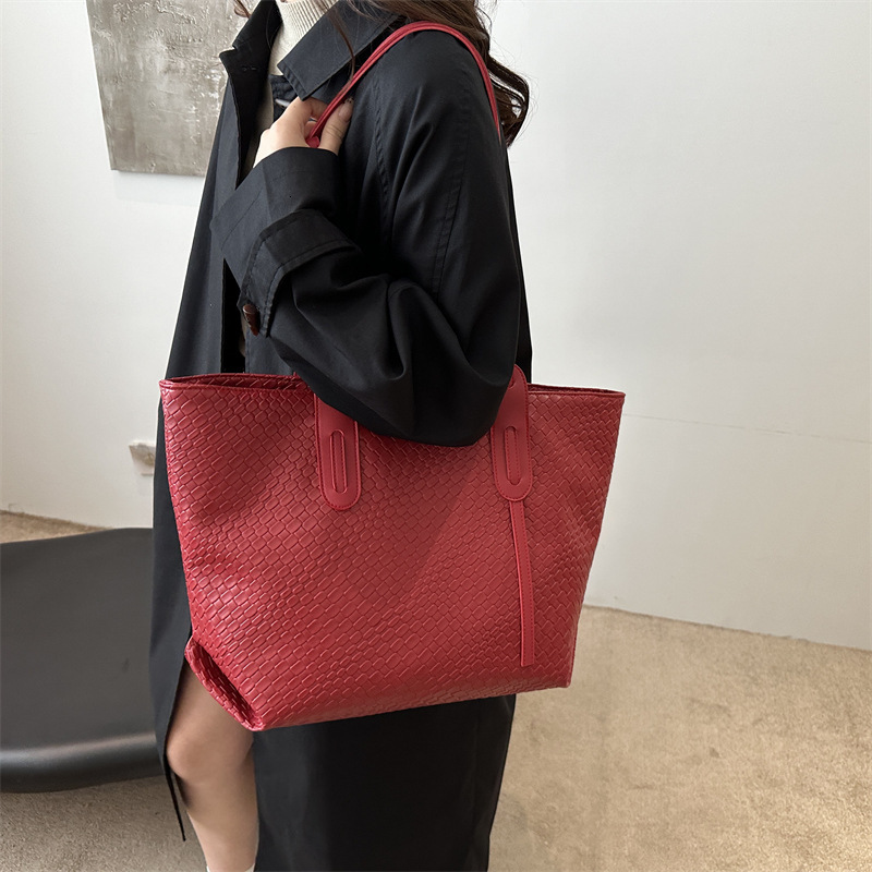 designer Vintage Bag for Women New Large Capacity Niche Design Tote Bag 2025 Casual Winter Personality Commuter Shoulder Bag