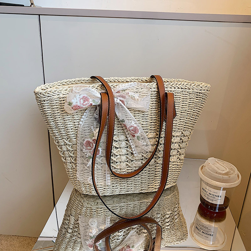 designer Woven Straw Large Capacity Bag for Women 2025 New Summer Versatile Shoulder Bag Beach Commuter Tote Bag