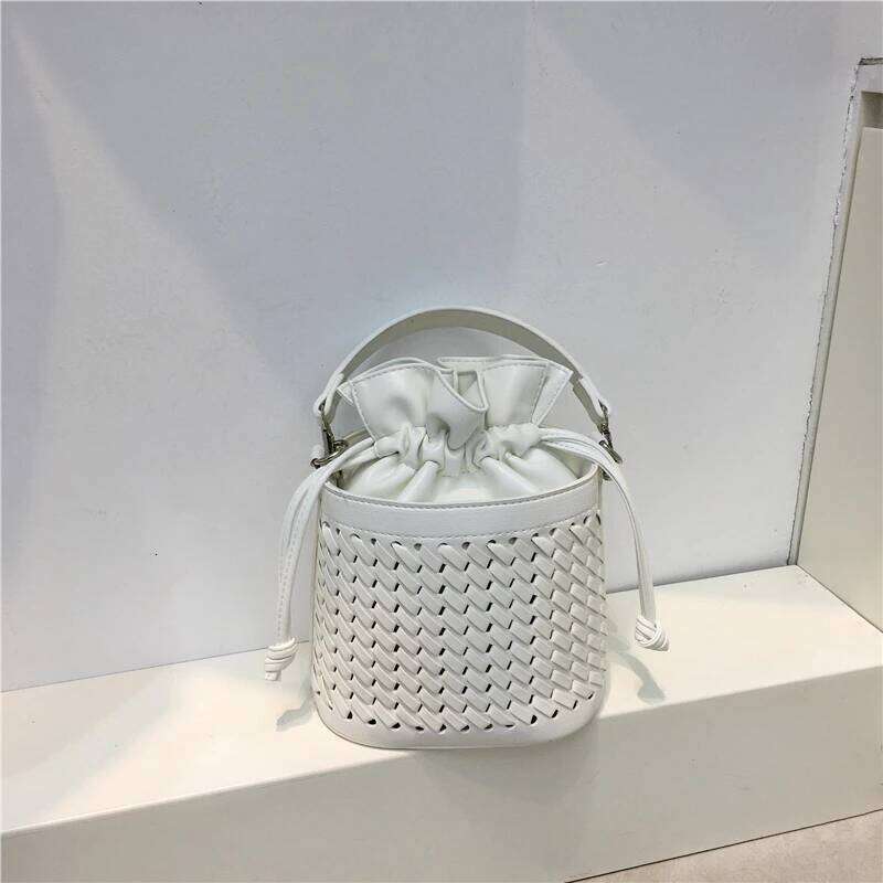 Women's New 2025 Messenger Handbag Shoulder Hollow Woven Bag Summer Bucket Casual Inner Fabric Shopping Bag
