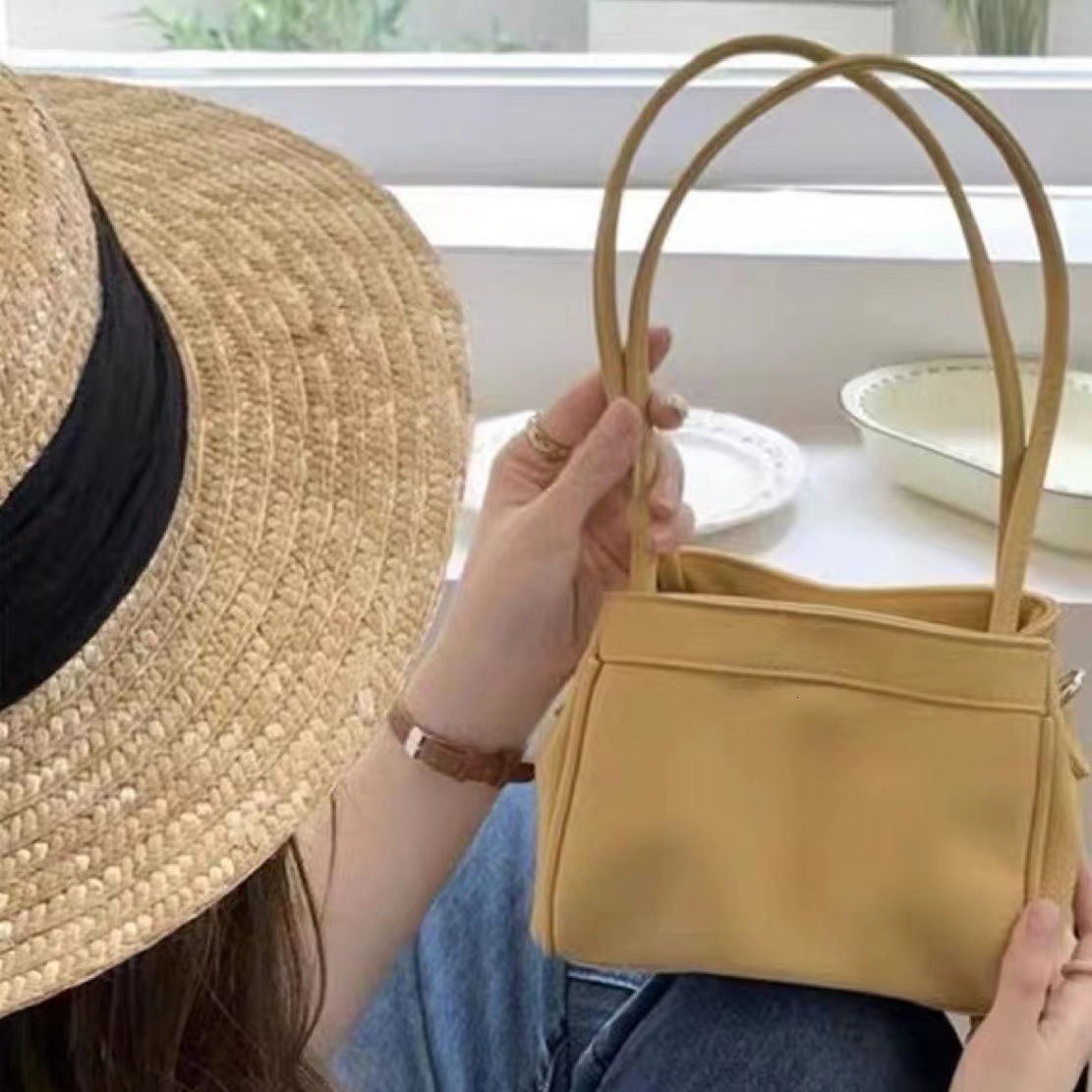 New Large Capacity Women's Handbag for Daily Commuting Multi functional Women's Shoulder Bag Designer Fashionable Women's Shoulder Bag