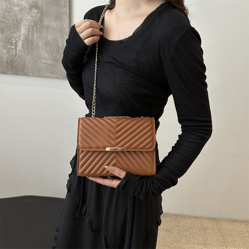 High quality brand new high-quality free designer bag new simple and fashionable shoulder crossbody bag casual commuting small square bag new free des