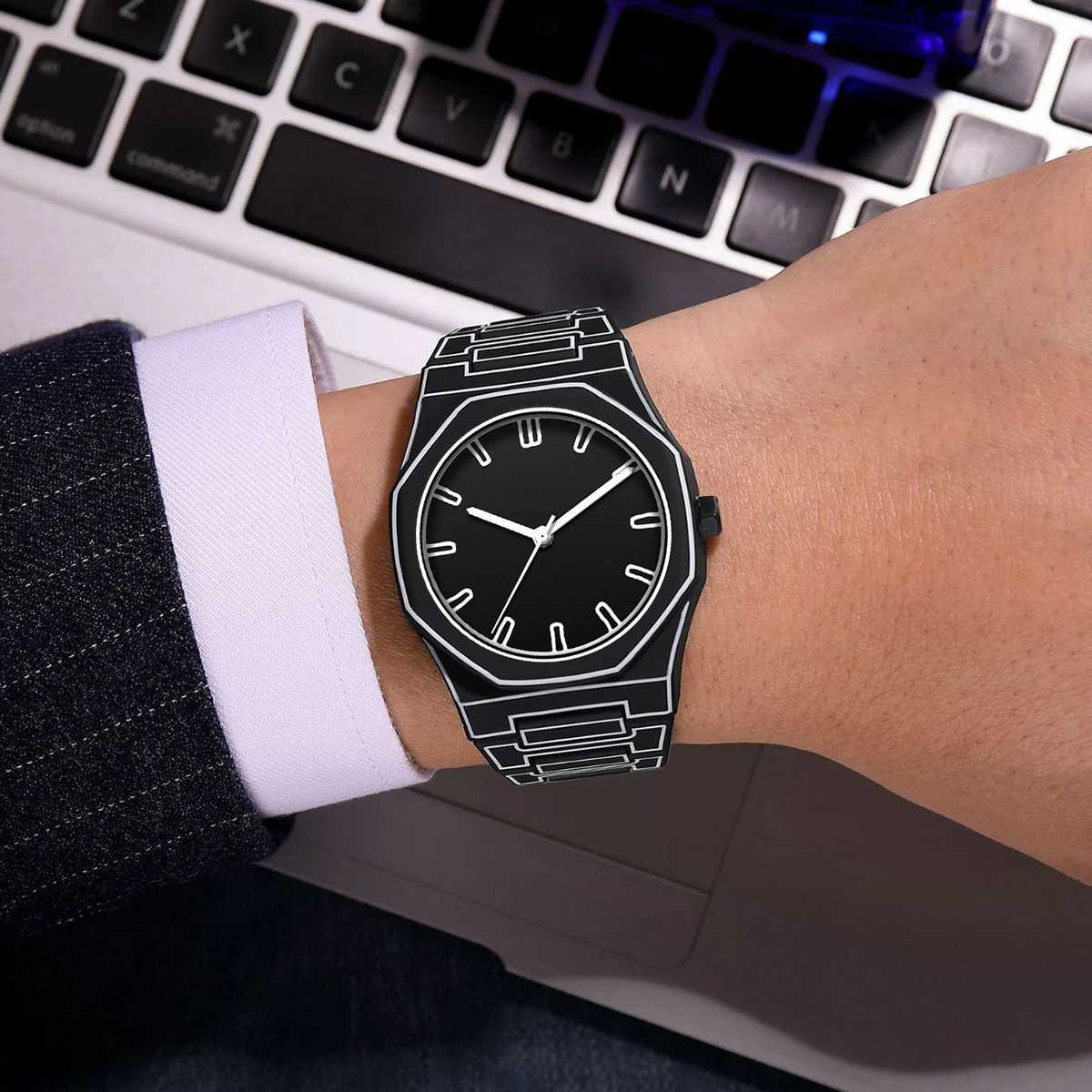 Hot Sale Silicone Comic Design Quartz Watch Classic Anime Lines Men Watches Watch Strap Sport Watches Man AAA Plastic Clock Y250605