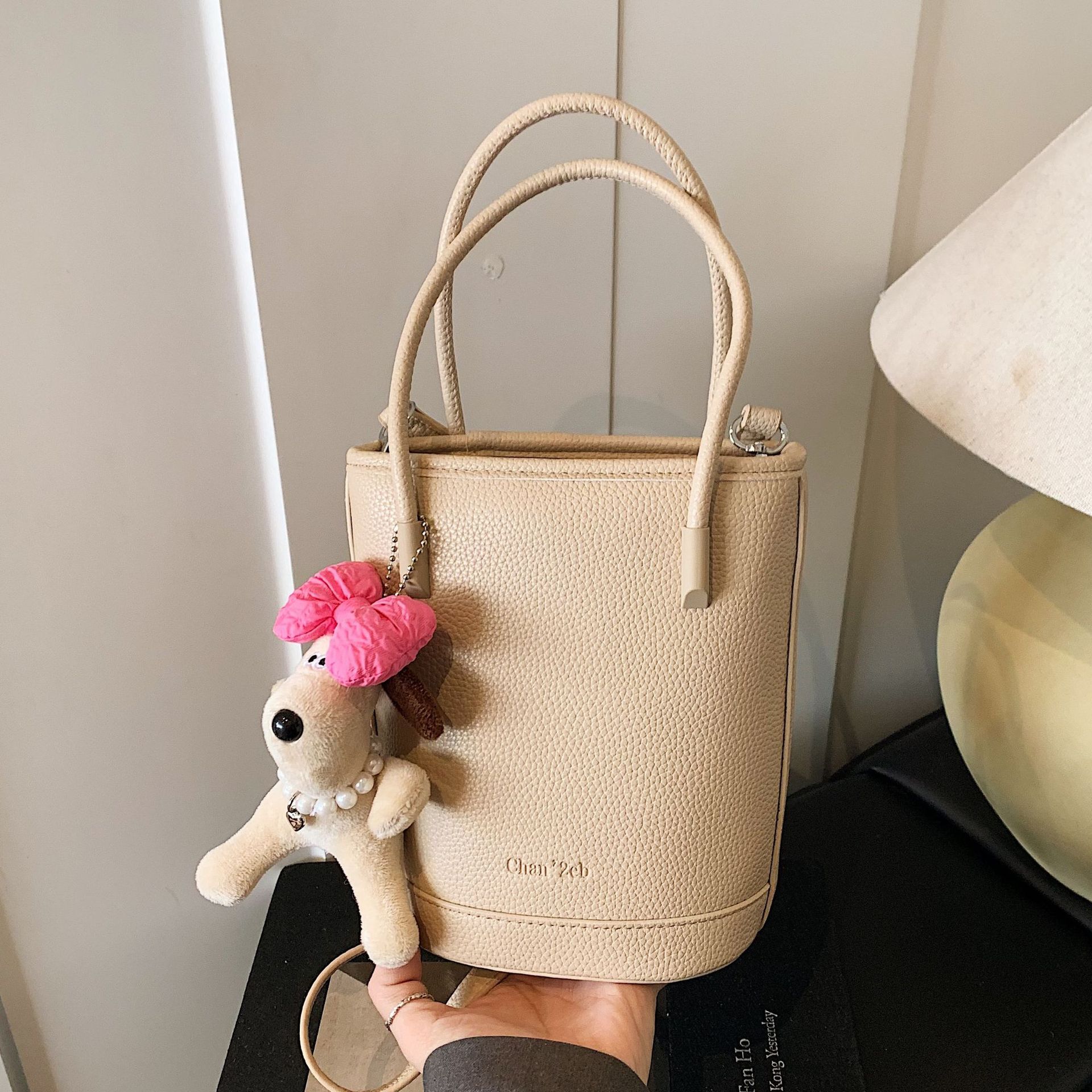 designer Korean Style INS Handheld Bucket Bag for Women 2025 New Niche Design Commuter Bag Casual Versatile Crossb