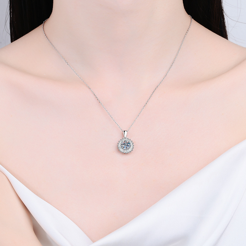 Chic Radiance Aesthetic High-Quality Full-Cut Moissanite Gemstone Set within a Durable 925 Silver Frame