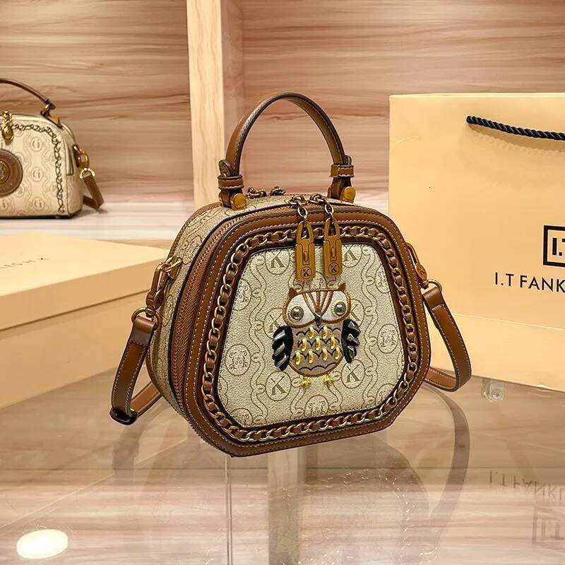Brand Handbag Women's Winter 2025 Model Simple Hand-Held Crossbody Single Shoulder Cake Small Round Bag