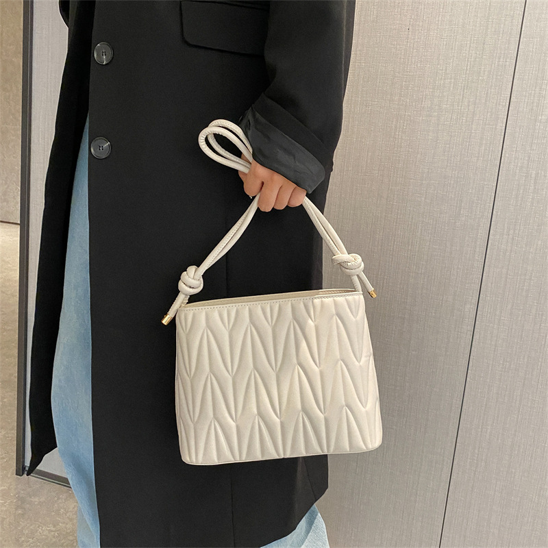 Fashion embroidery niche design bag new women's casual multifunctional crossbody bag shoulder bag armpit handbag designer shoulder bag