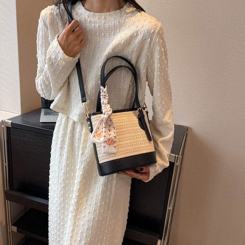 designer Fashion Handwoven Bag for Women 2025 New High-Quality Textured Straw Bag Single Shoulder Crossbody Bag Casual Buc