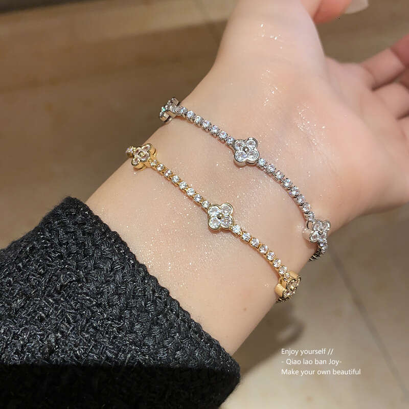 Luxury jewelry designer bracelet clover Light Style Zircon Flower Bracelet Fashion High-end Sweet Hand Ring Internet Celebrity Commuting Jewelry for W
