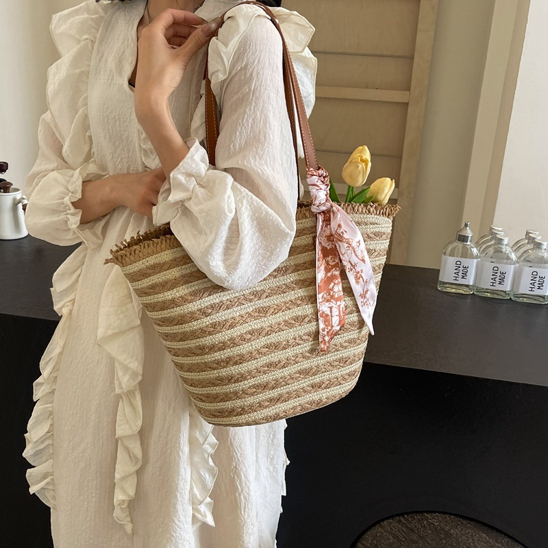 designer Summer Woven Straw Basket Bag for Women Large Capacity 2025 New Versatile Shoulder Beach Vacation Tote Bag