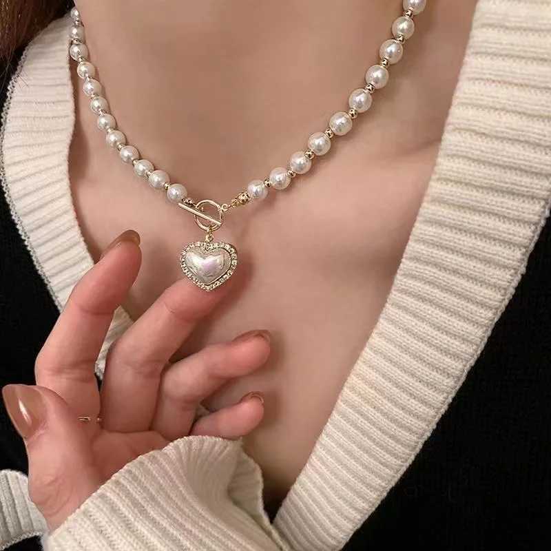New Imitation Pearl Choker Necklace Vintage Bead Necklace for Women Simple OT Buckle Heart Pendant Clavicle Chain Neck Jewelry Y250605